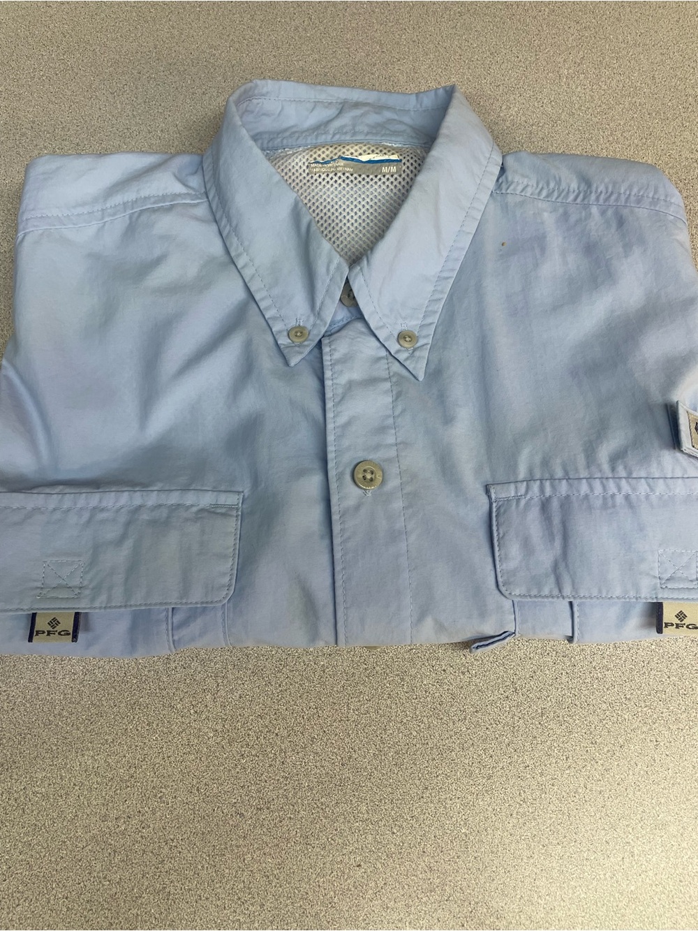 Performance fishing gear men’s shirt Light Blue size medium runs large